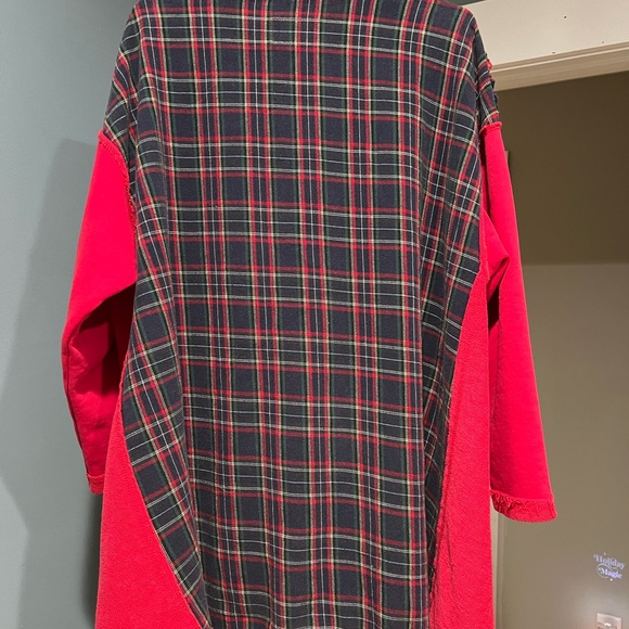 One 24 rags is the brand red Small/Medium very oversized fit top. - Picture 6 of 6